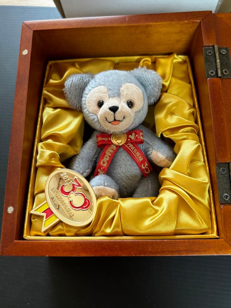 超激レア❣️未使用保管❣️ダッフィー30周年記念 木箱入りぬいぐるみ 元箱あり