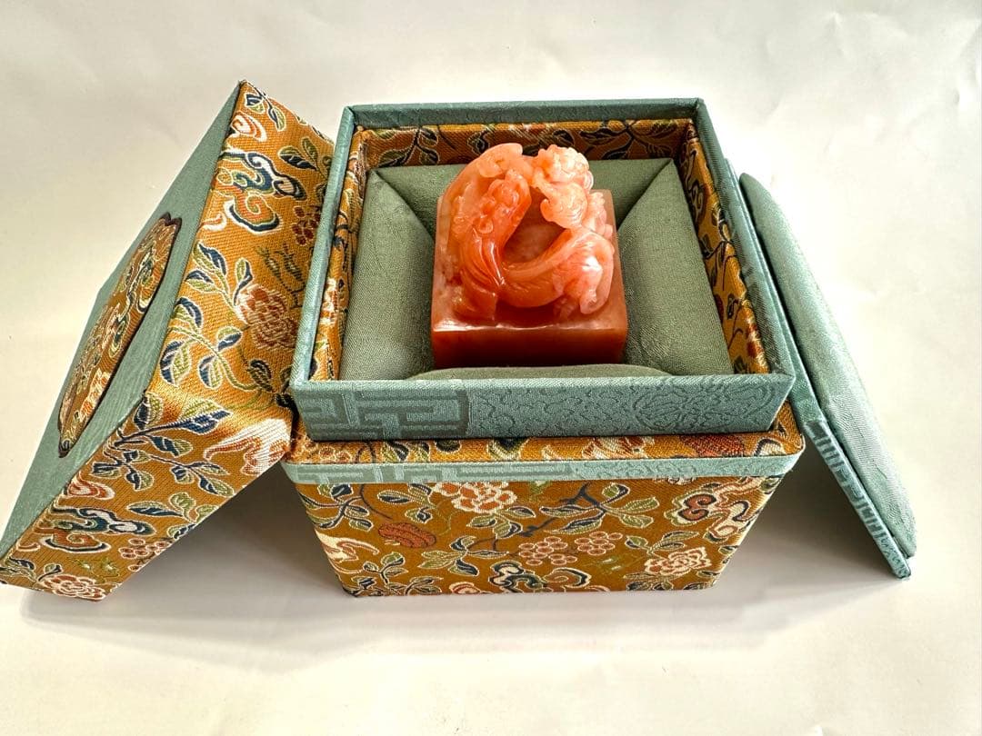 【螭虎献芝】 　美品　ラオス 老挝 水凍　印材 落款 遊印 雅号 大材