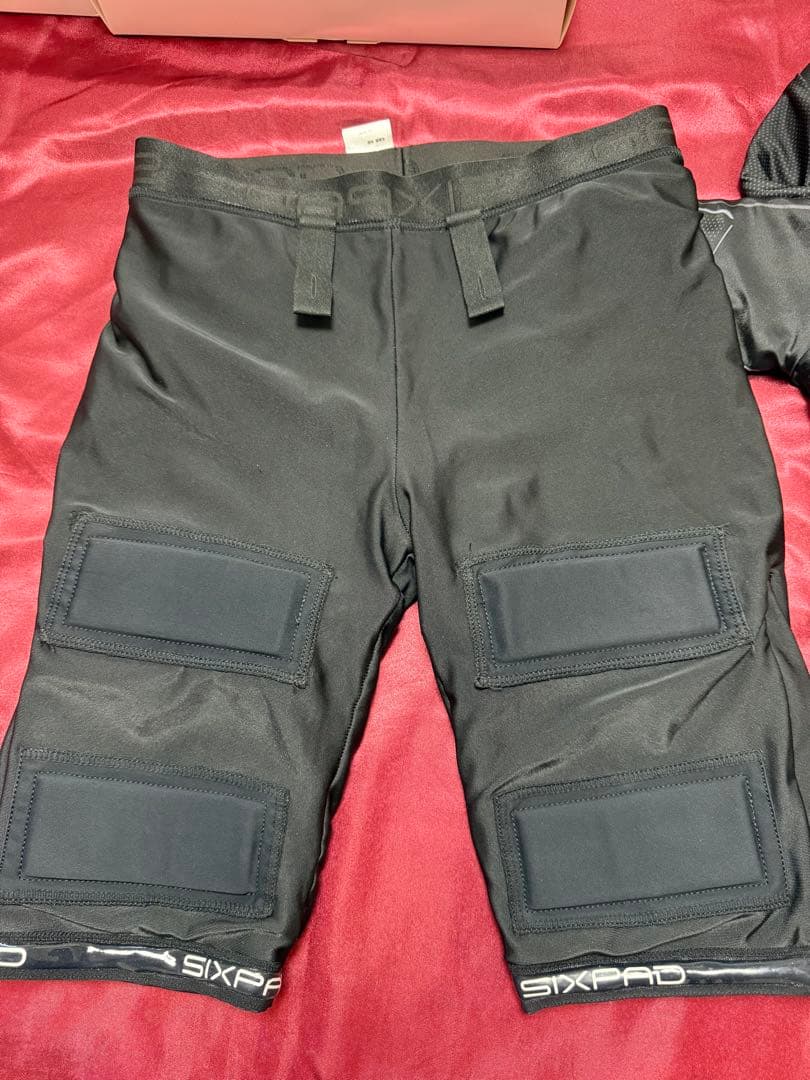 SIXPAD トレーニングシャツ＆パンツセット S/M綺麗な状態です！