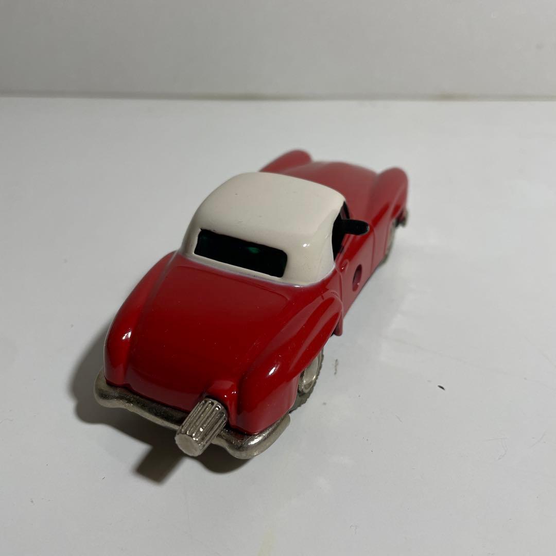 シュコー赤と白のクラシックミニカー