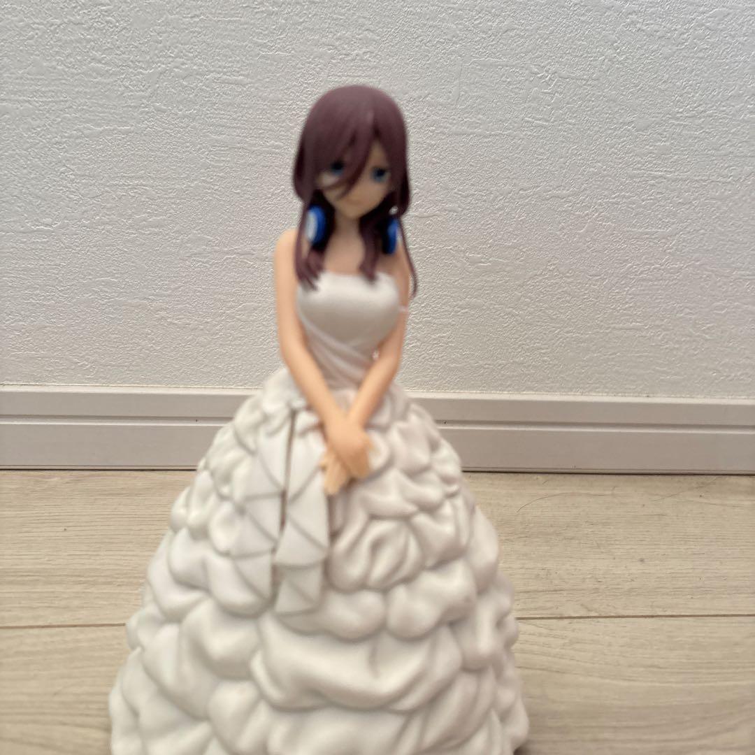 五等分の花嫁 フィギュアと缶バッジセット