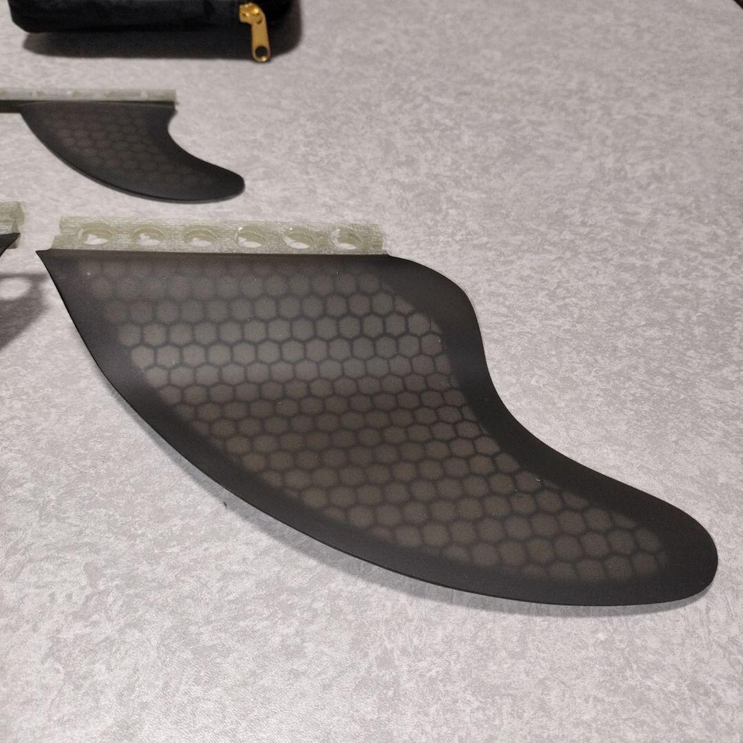 AU FINS KILOS ２＋１ フューチャー ツイン スタビ キール