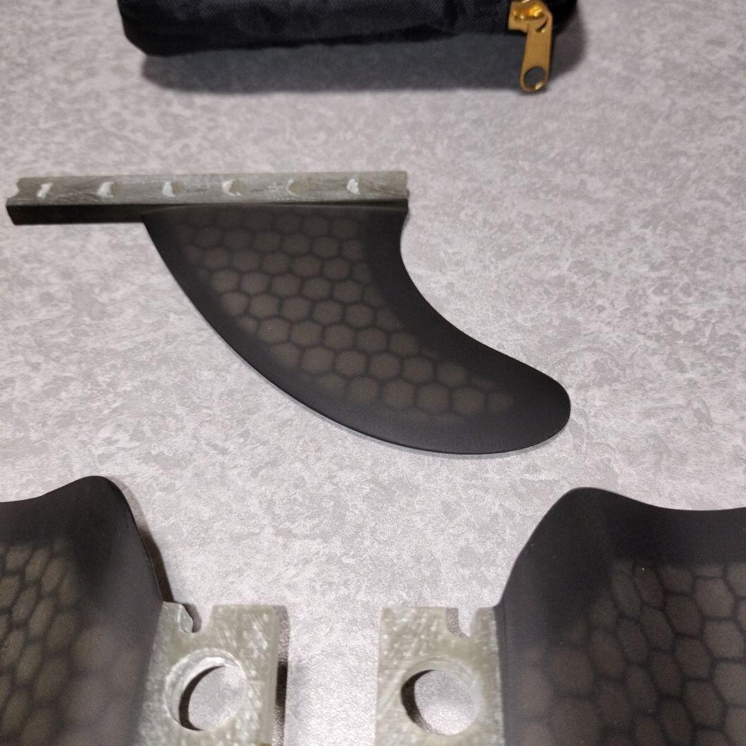 AU FINS KILOS ２＋１ フューチャー ツイン スタビ キール