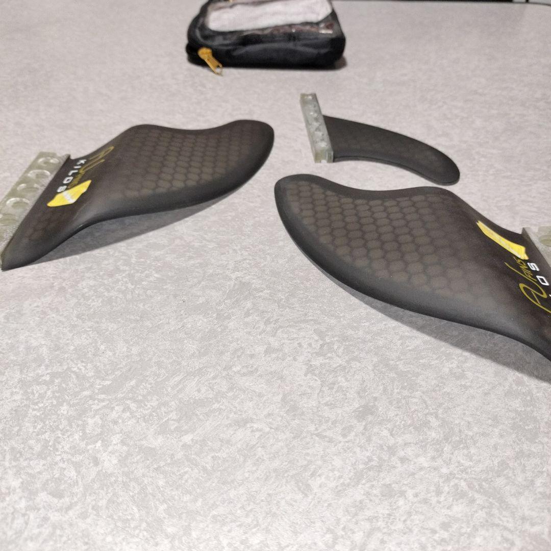 AU FINS KILOS ２＋１ フューチャー ツイン スタビ キール