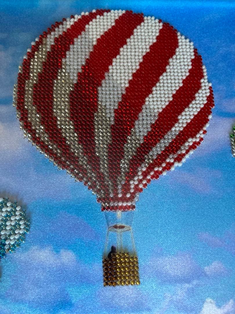 Hot air balloons over the sea ビーズ刺繍