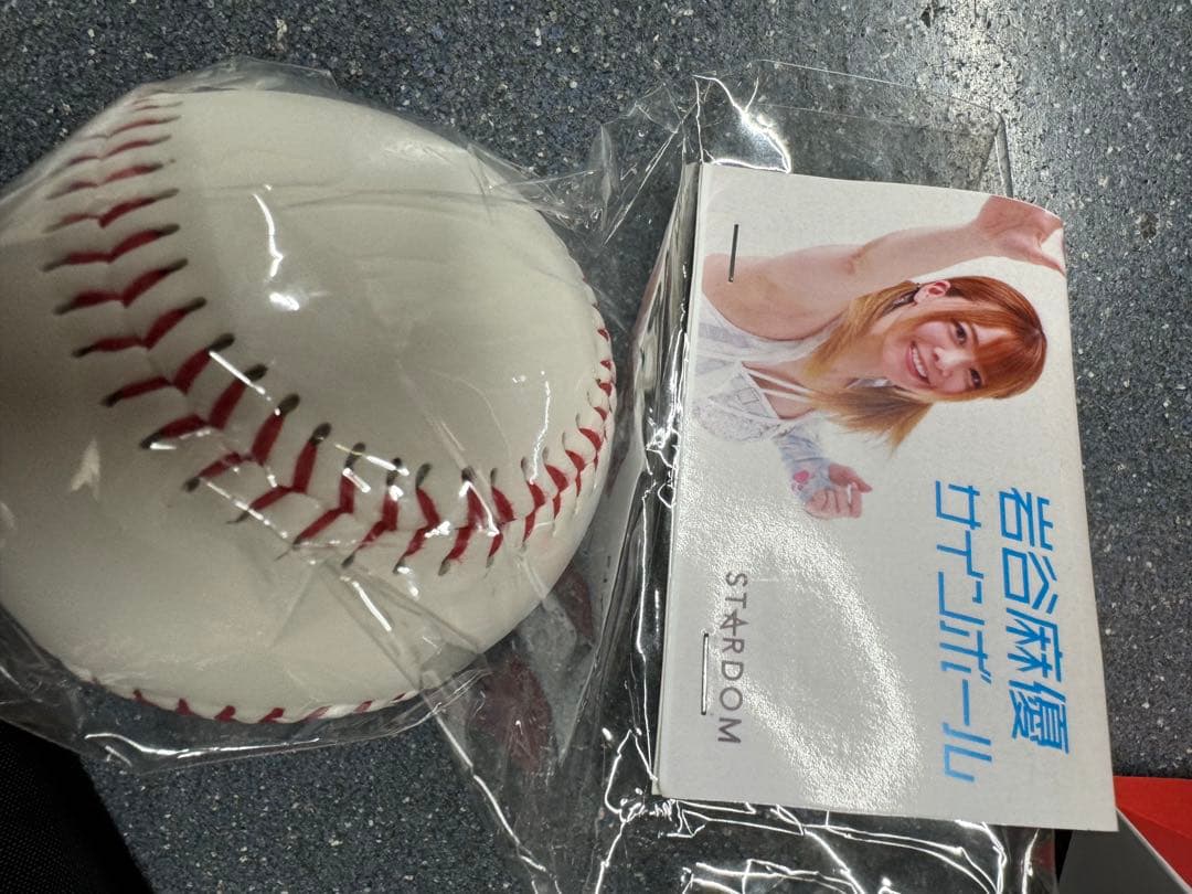 スターダム　サインボール 　岩谷麻優