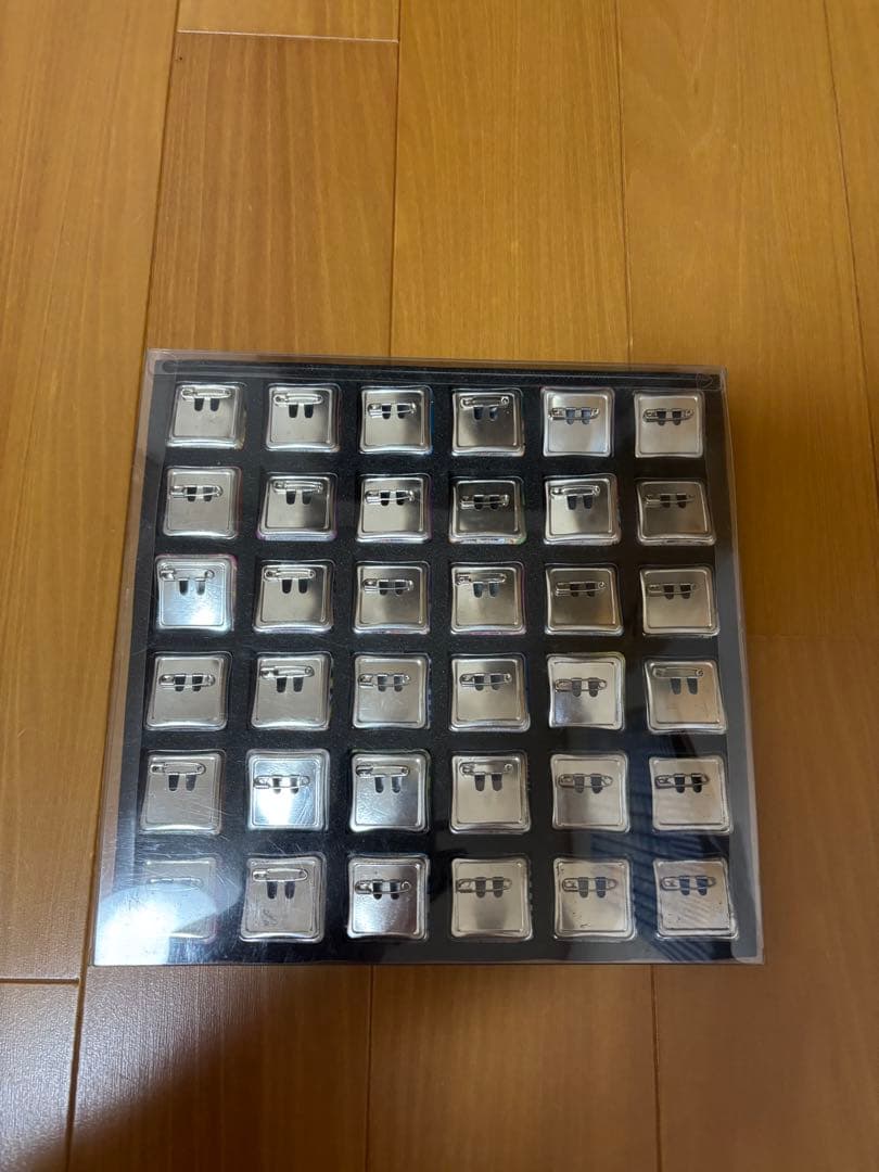 アニメキャラクター ピンバッジセット 36個