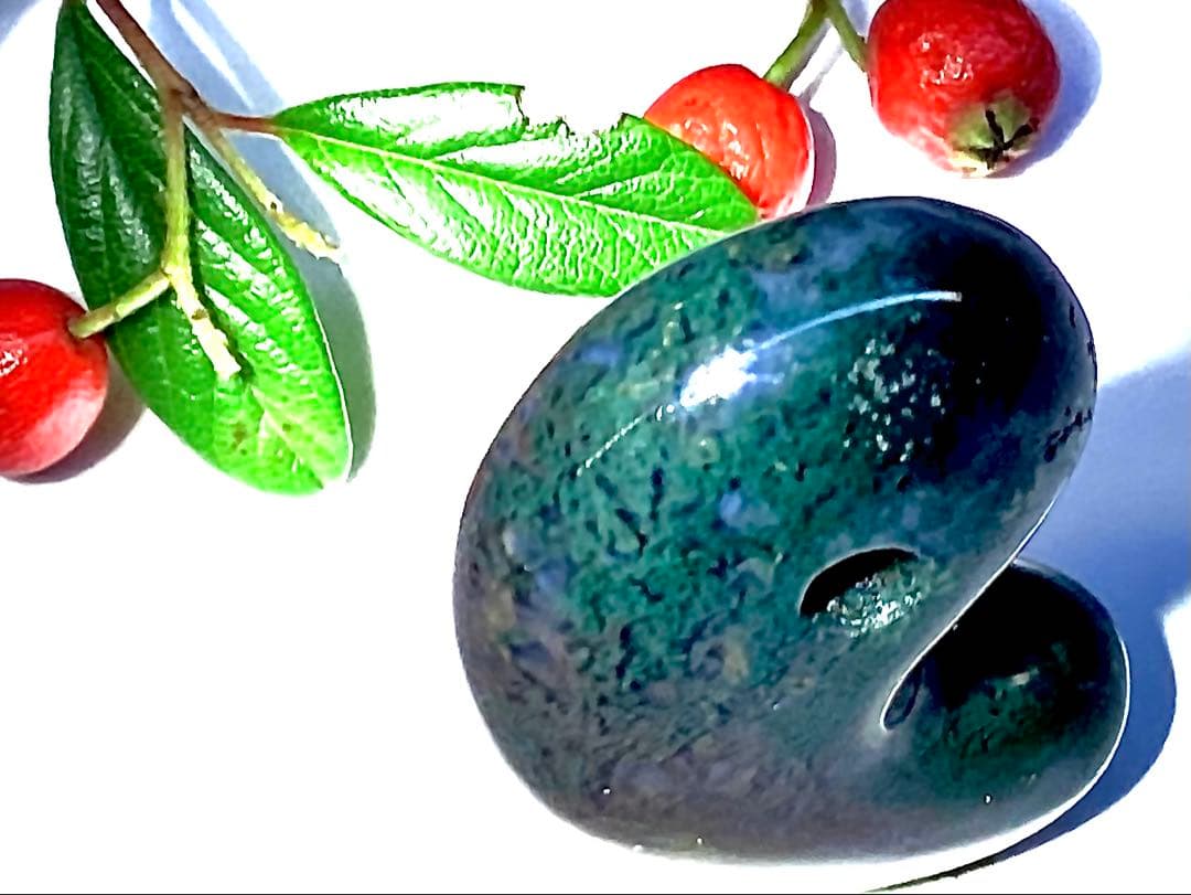 ✳国内の出雲めのう【碧玉】の最高峰勾玉でしょう‼️ 天然石 浮き草文様 鑑別書付