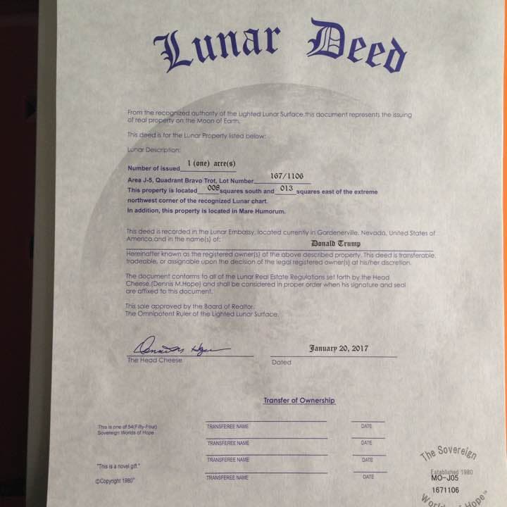 ドナルド・トランプ名義の月の土地権利書