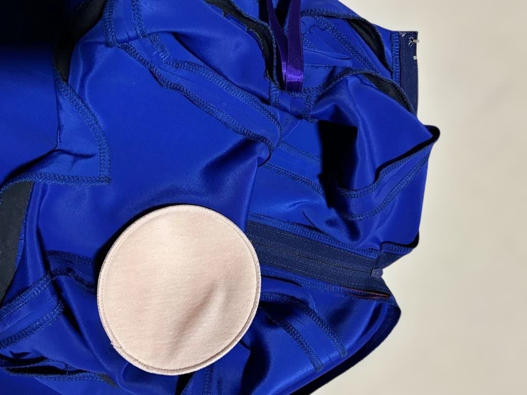 青いフリルロングドレス