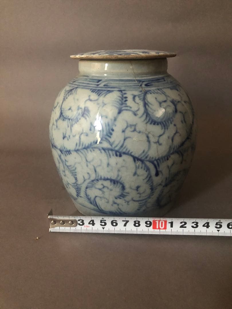 中国骨董　古美術　草文　穴あき蓋付壺