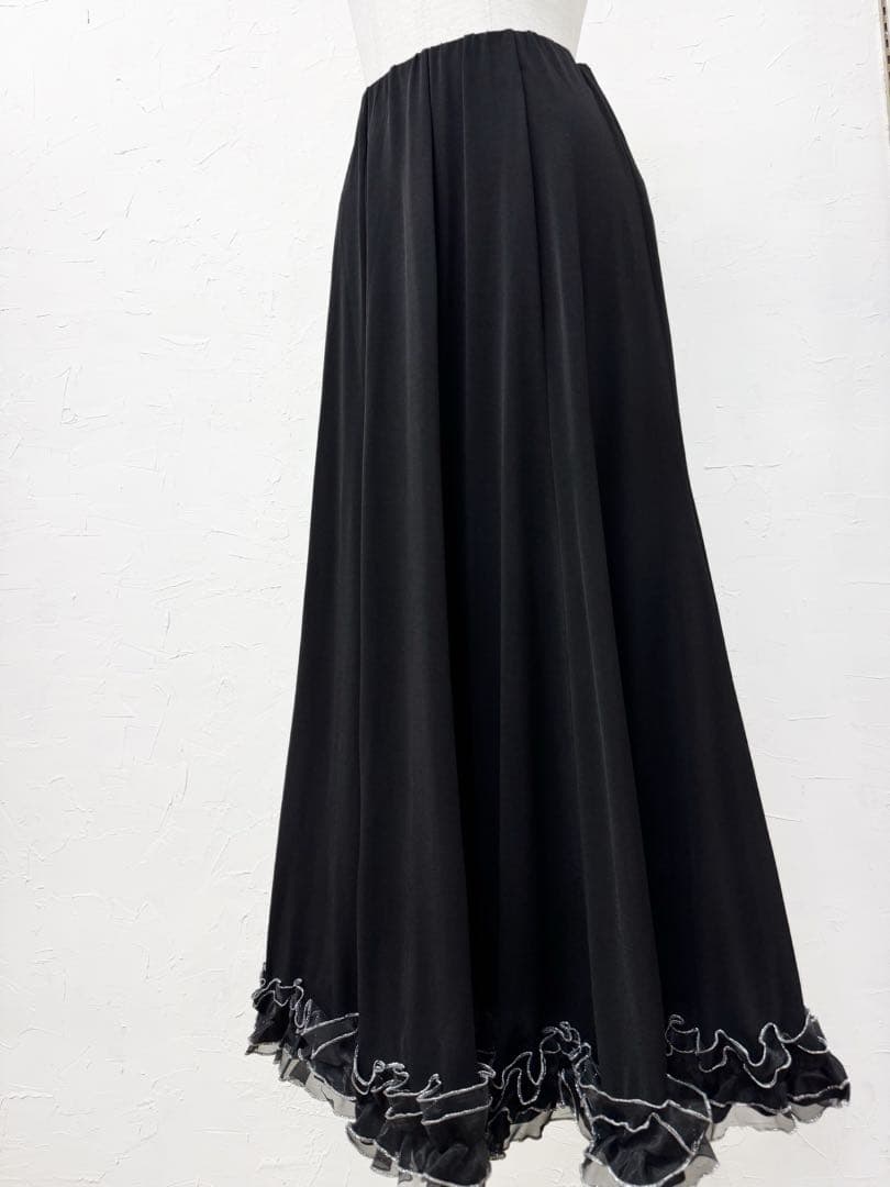 【マキシ丈】新品　黒とシルバーのフリル付き社交ダンススカートｐ496