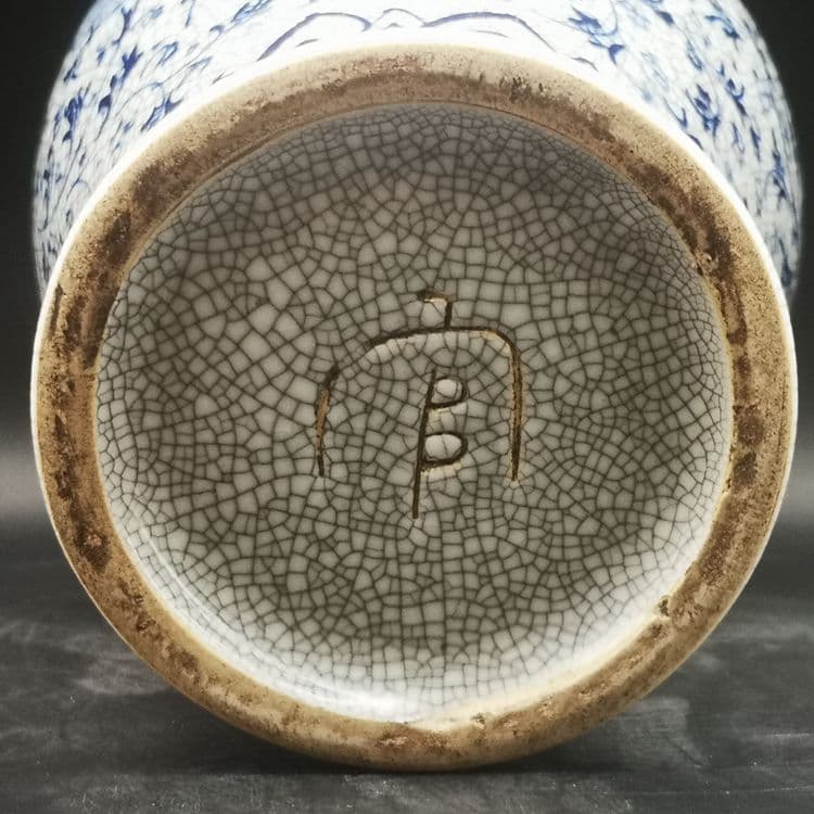 宋官窯青花手描き纏枝蓮梅瓶 陶磁器 装飾品 現代工芸品 美術品 置物