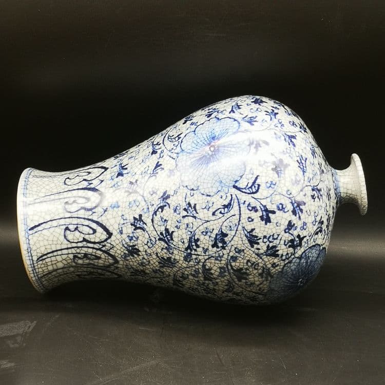 宋官窯青花手描き纏枝蓮梅瓶 陶磁器 装飾品 現代工芸品 美術品 置物