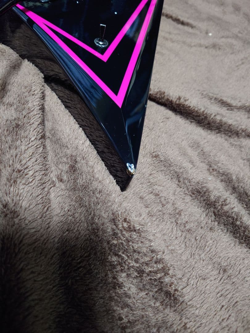 ギター Edwards E-Al-166 Alexi Pink Sawtooth