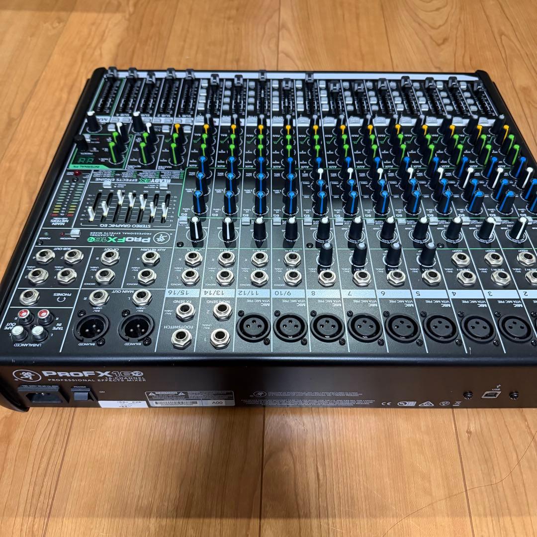 MackieProFX16v2 プロフェッショナル・エフェクトミキサー
