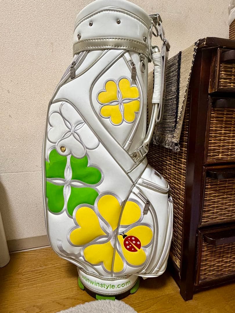 ウィンウィンレディースキャディバック未使用フード付き