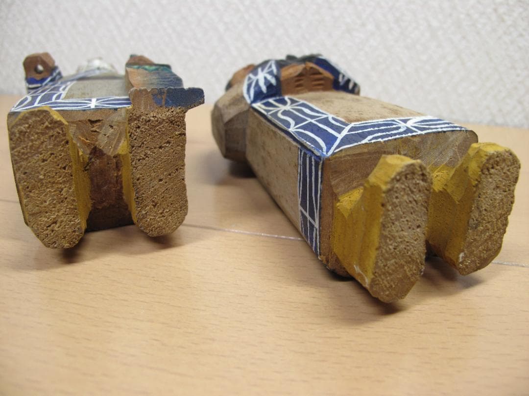 木彫り 農民美術 木端人形 アイヌ 夫婦 小熊 鮭　2体セット