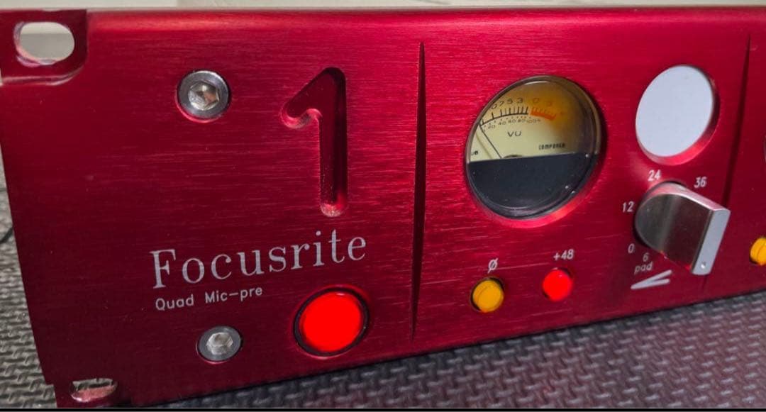 Focusrite Quad Mic-pre レッド