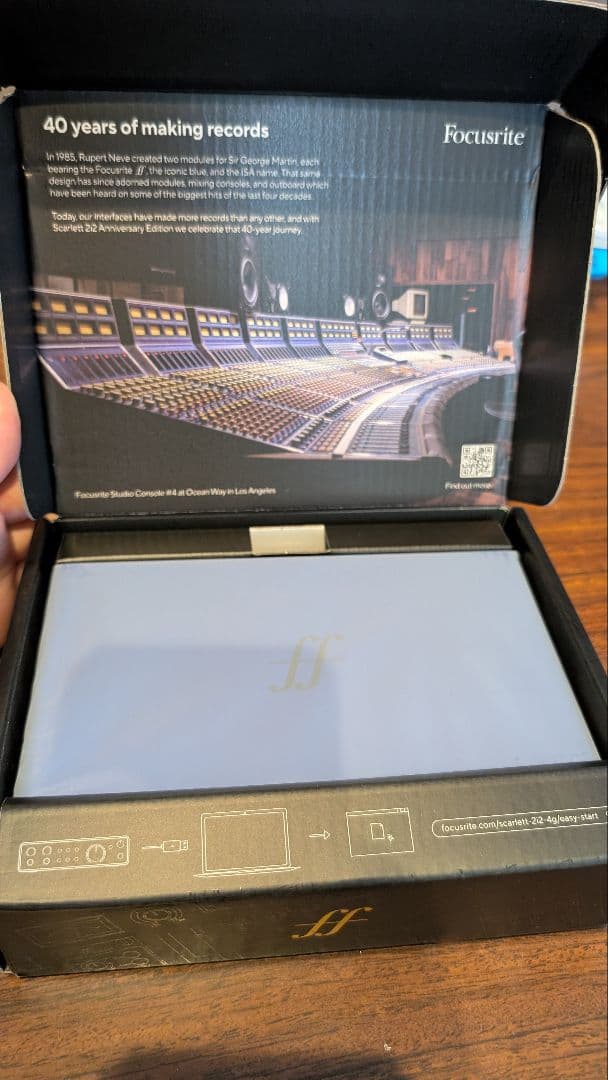 【ほぼ新品】Scarlett 2i2 (gen. 4) 40周年特別モデル