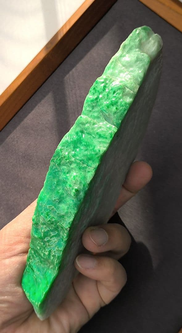 Micky 【極上】ミャンマー産翡翠の原石(779ｇ)