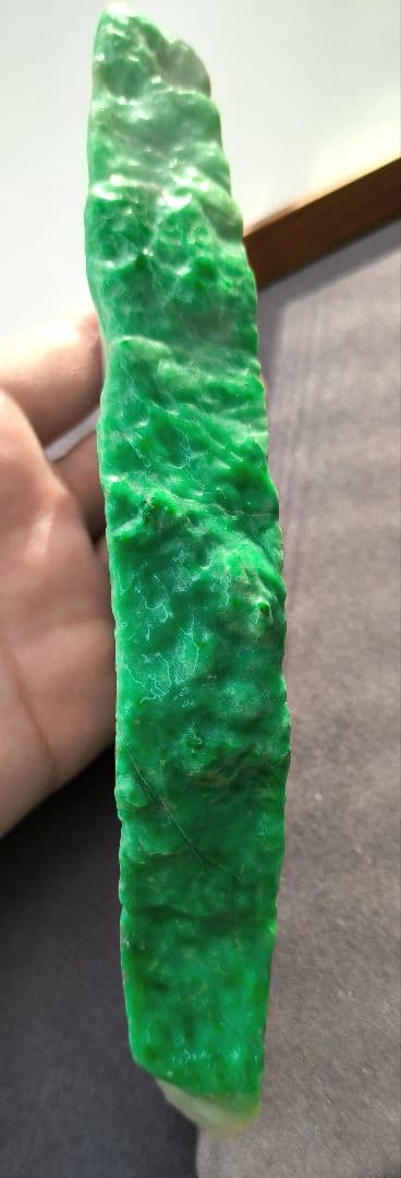 Micky 【極上】ミャンマー産翡翠の原石(779ｇ)