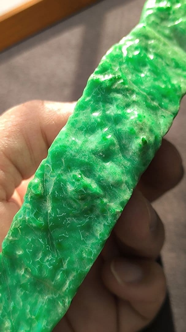 Micky 【極上】ミャンマー産翡翠の原石(779ｇ)