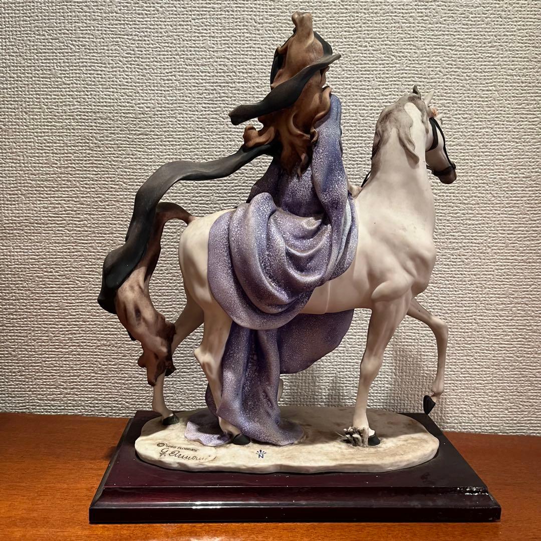 ジョゼッペアルマーニ　騎乗する女性　馬　白馬　陶器　人形　置物　イタリア製