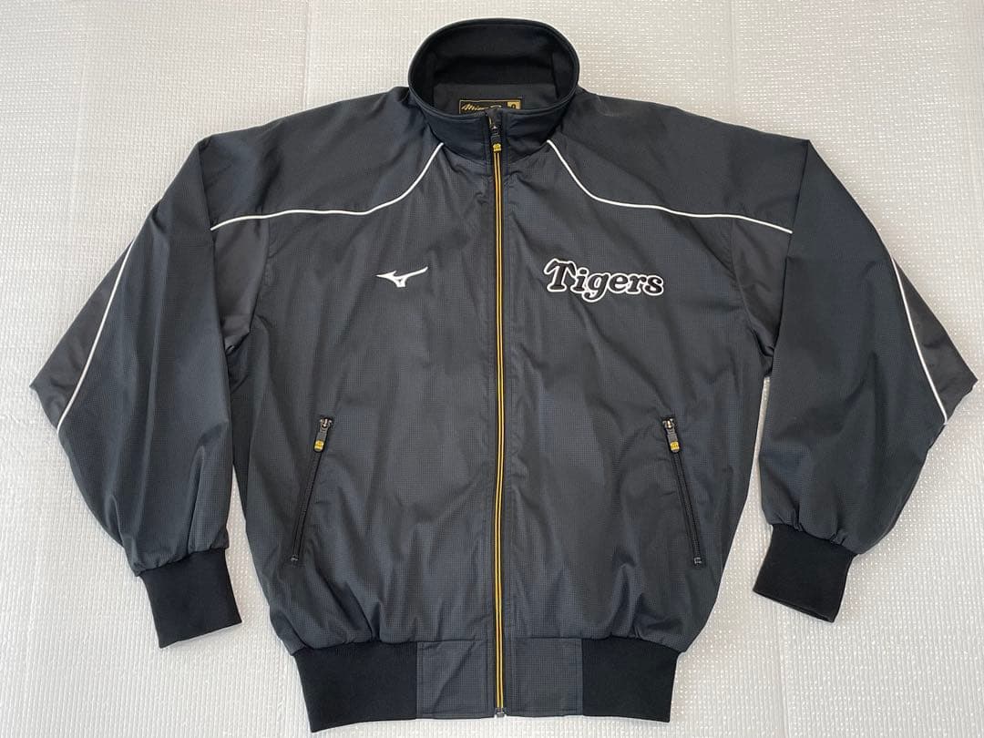 阪神タイガース　2010年グランドコート　ミズノ　サイズＯ(XL)黒