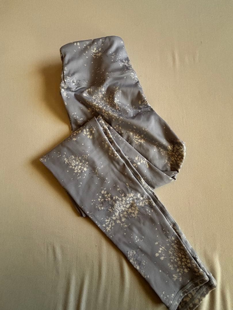 emmi ヨガウェア 上下セット片肩デザイン ブルー系