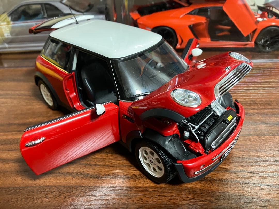 オートアート  MINI COOPER RED AUTOart 1/18