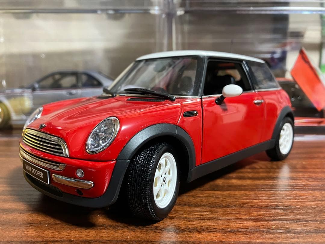 オートアート  MINI COOPER RED AUTOart 1/18