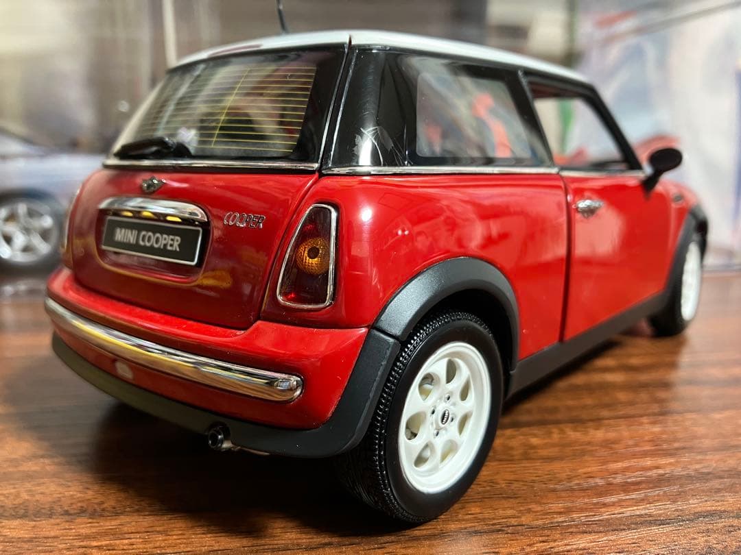 オートアート  MINI COOPER RED AUTOart 1/18