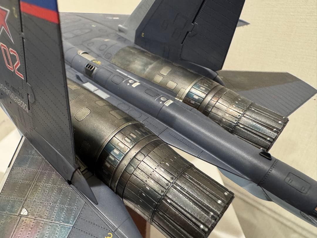 SU-35S フランカーE 1/48 完成品 木製スタンド付き