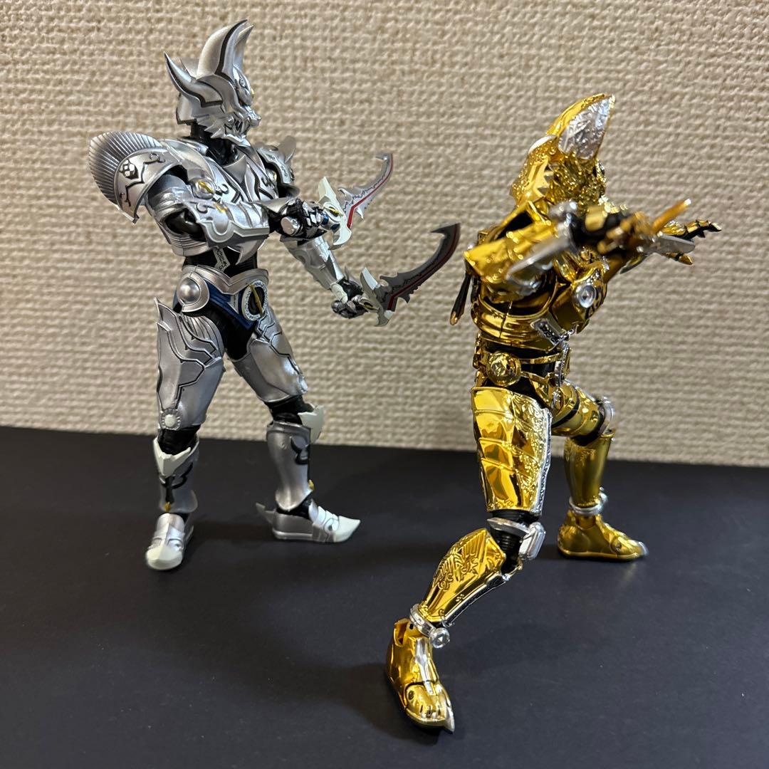 《開封済美品》真骨彫製法・黄金騎士ガロ（冴島鋼牙）&銀牙騎士ゼロの2体セット