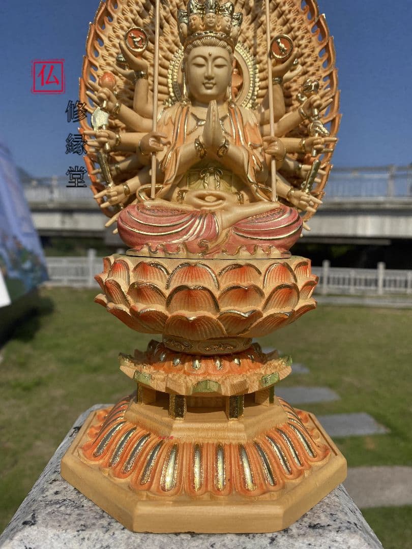 【修縁堂】一刀彫　千手観音仏像 精密彫刻　木彫仏教 彩金 彩繪