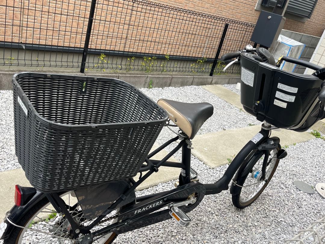 FRACKIES チャイルドシート付き ブラック　ふらっか〜ずシュシュ