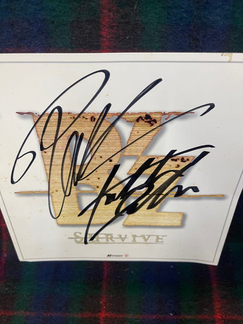 B'z SURVIVEツアー限定サイン色紙 希少　汚れあり　直筆サイン色紙 色紙