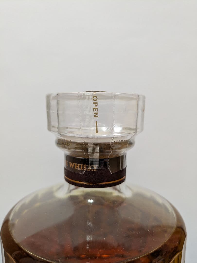 サントリー 山崎 12年 、白州 12年 、響 100周年記念ボトル。3本