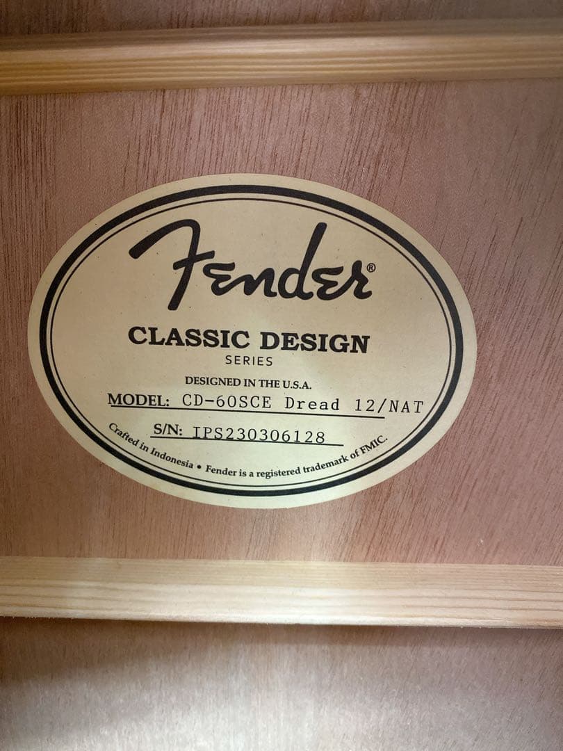 ＊Fender アコースティックギター ギターケース付き　CD-60SCE