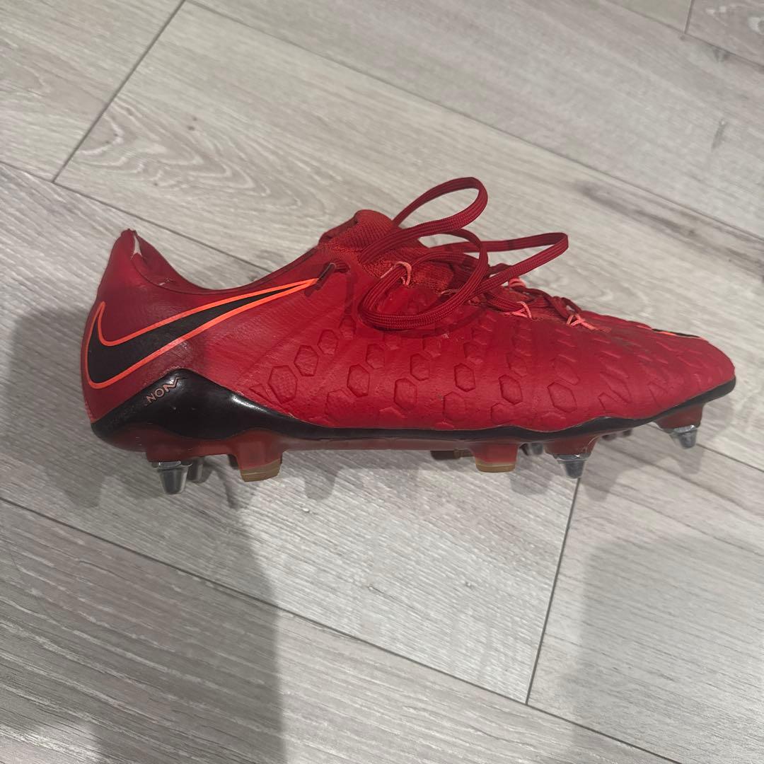 Nike サッカースパイク ハイパーヴェノム