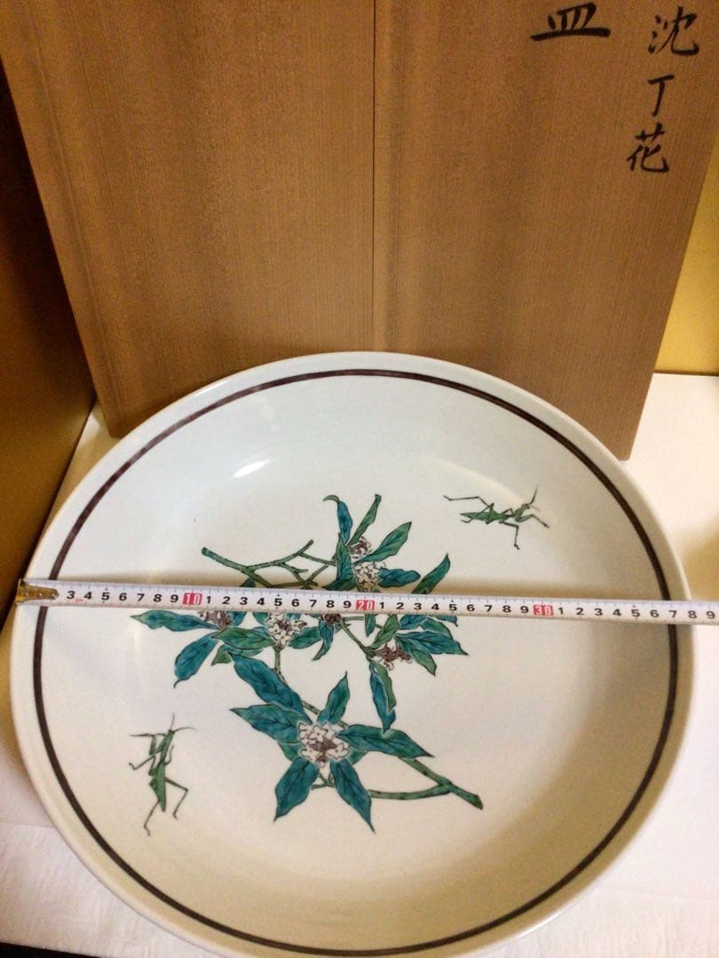 カマキリ図案　珍しい柄　共箱付き