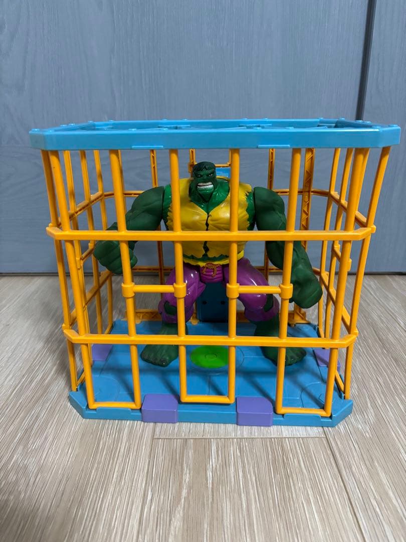 ハルク フィギュア ケージ付き　96年国内未発売