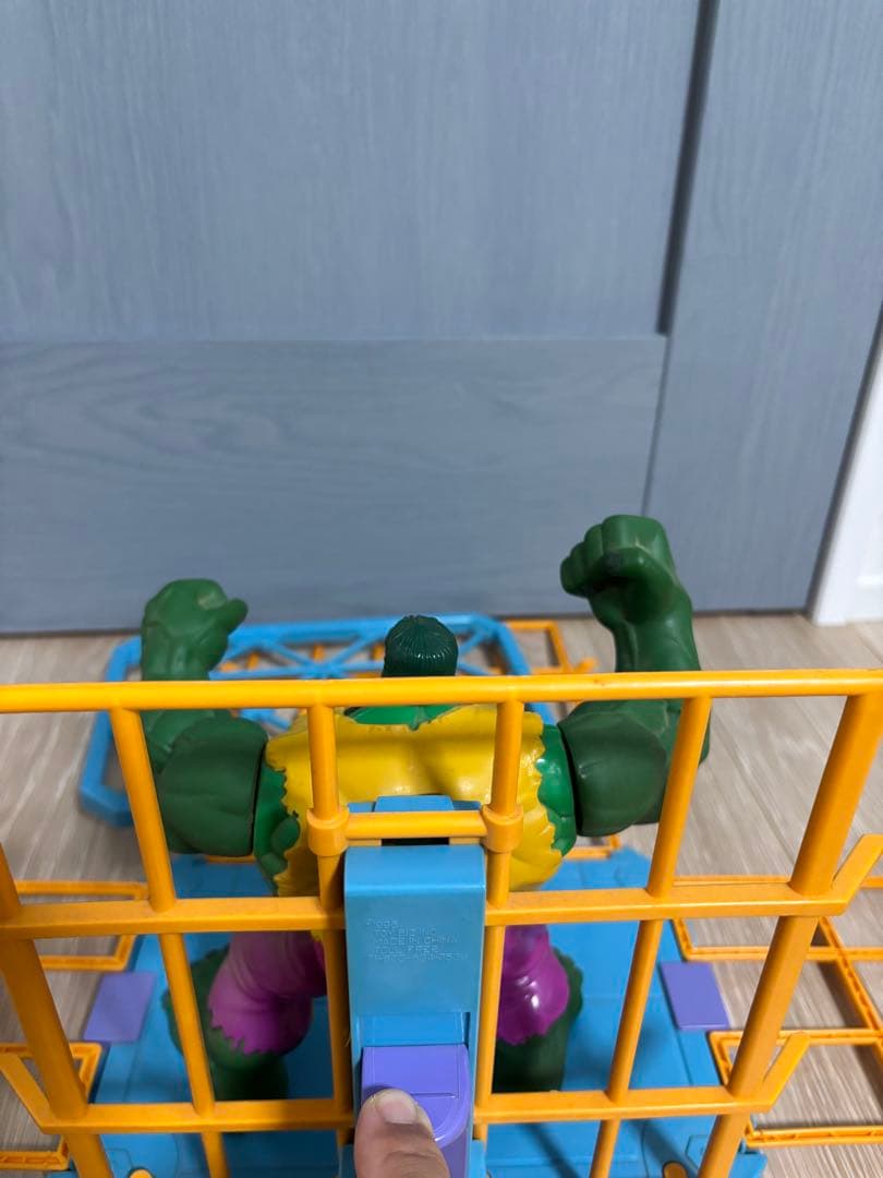 ハルク フィギュア ケージ付き　96年国内未発売