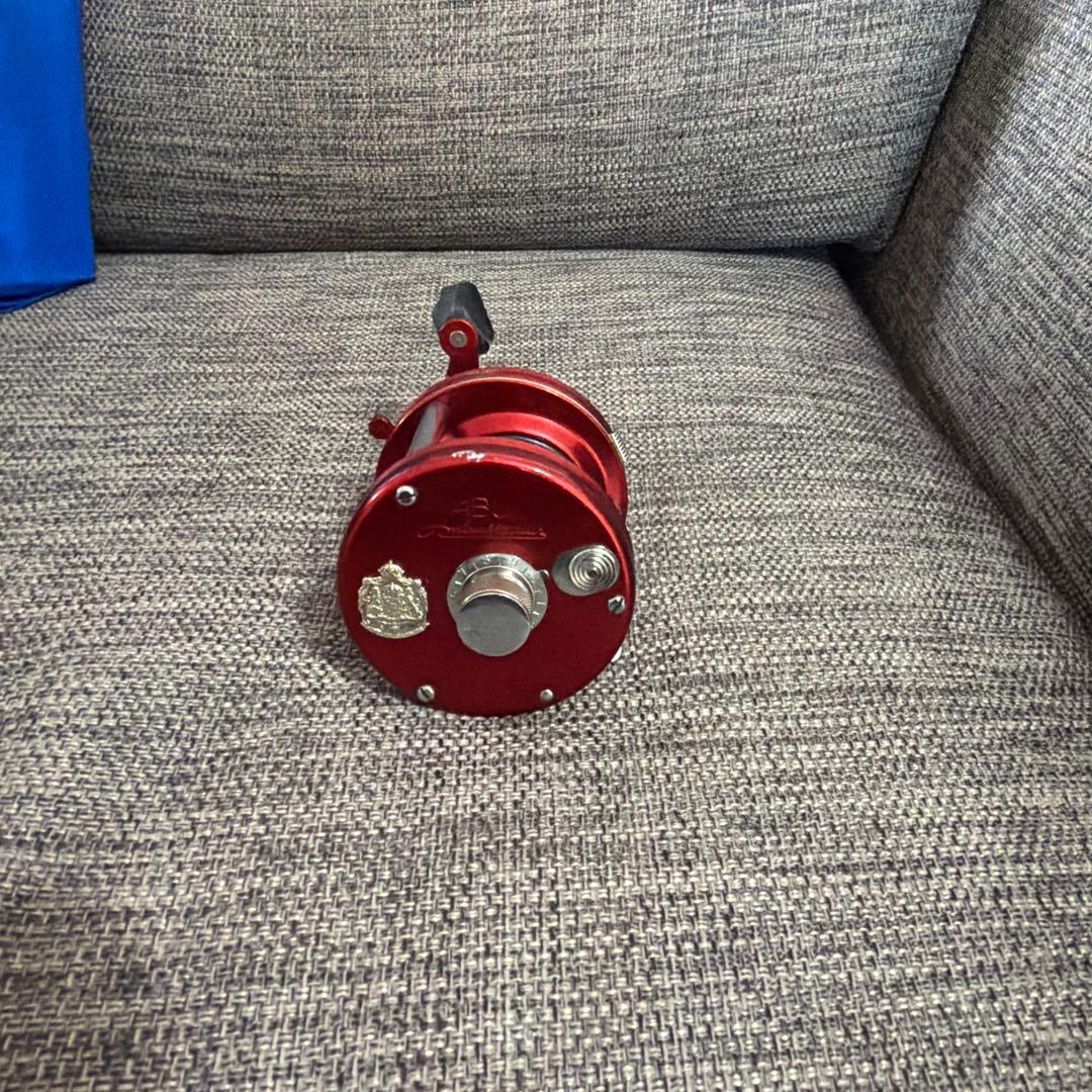 ABU アンバサダー5000ベイトリール レッド