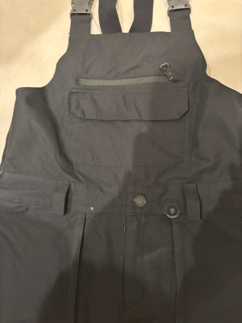 VOLCOM ブラック スノーボードパンツ　オーバーオール　ビブパンツ