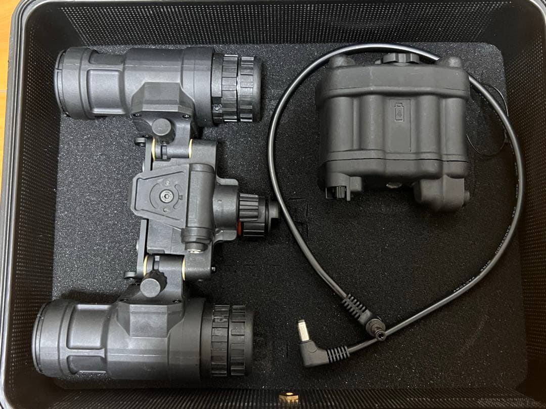 PVS31　デジタルナイトビジョン 実動 バッテリーボックス　四角画面タイプ