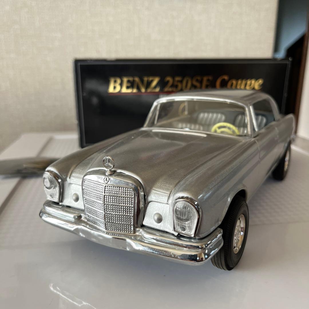 ブリキ自動車　メルセデス250SEクーペ　　イチコー製