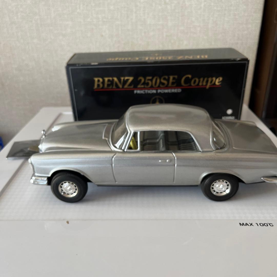 ブリキ自動車　メルセデス250SEクーペ　　イチコー製