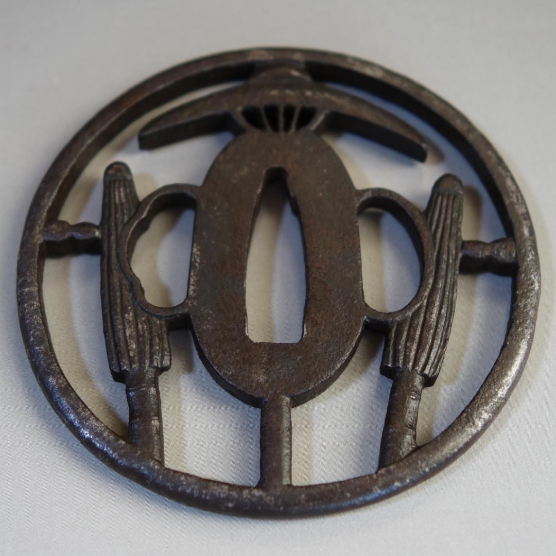 【 中開三本傘透図鍔 】 鍔 鐔 鉄地 刀装具 日本刀 武具 骨董